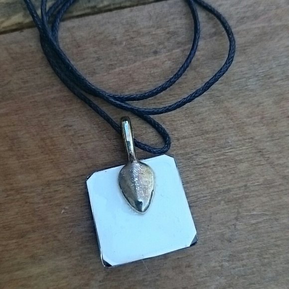 Hand Crafted Glass Tilhe Zebra Horse Pendant Gift Horse Lover Necklace Charm - Picture 2 of 2